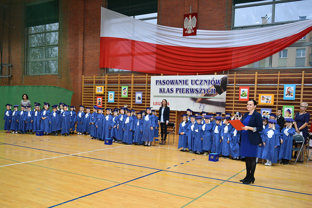 W „dwudziestce” odbyło się pasowanie na pierwszoklasistę