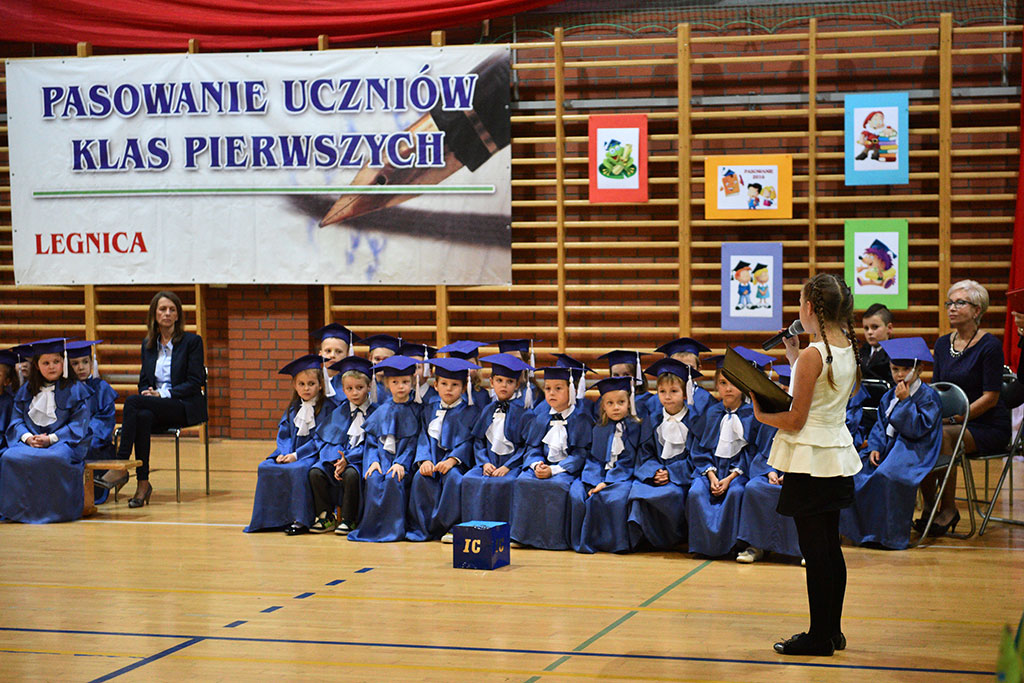 W „dwudziestce” odbyło się pasowanie na pierwszoklasistę