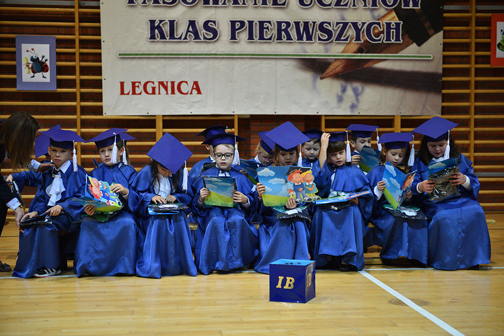 W „dwudziestce” odbyło się pasowanie na pierwszoklasistę