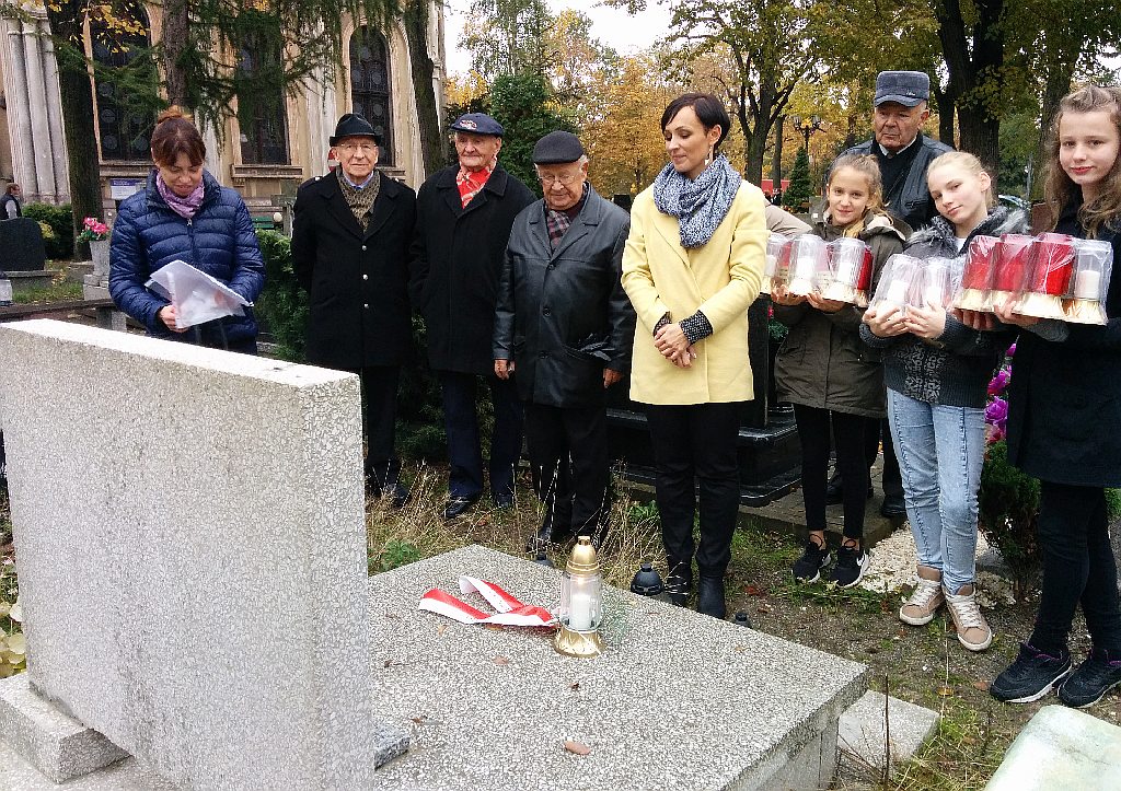 Zapalili znicze na grobach powstańców wielkopolskich