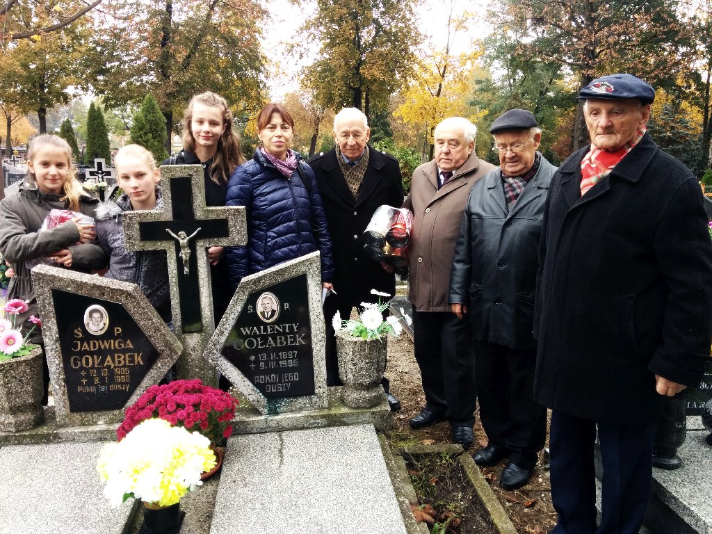 Zapalili znicze na grobach powstańców wielkopolskich