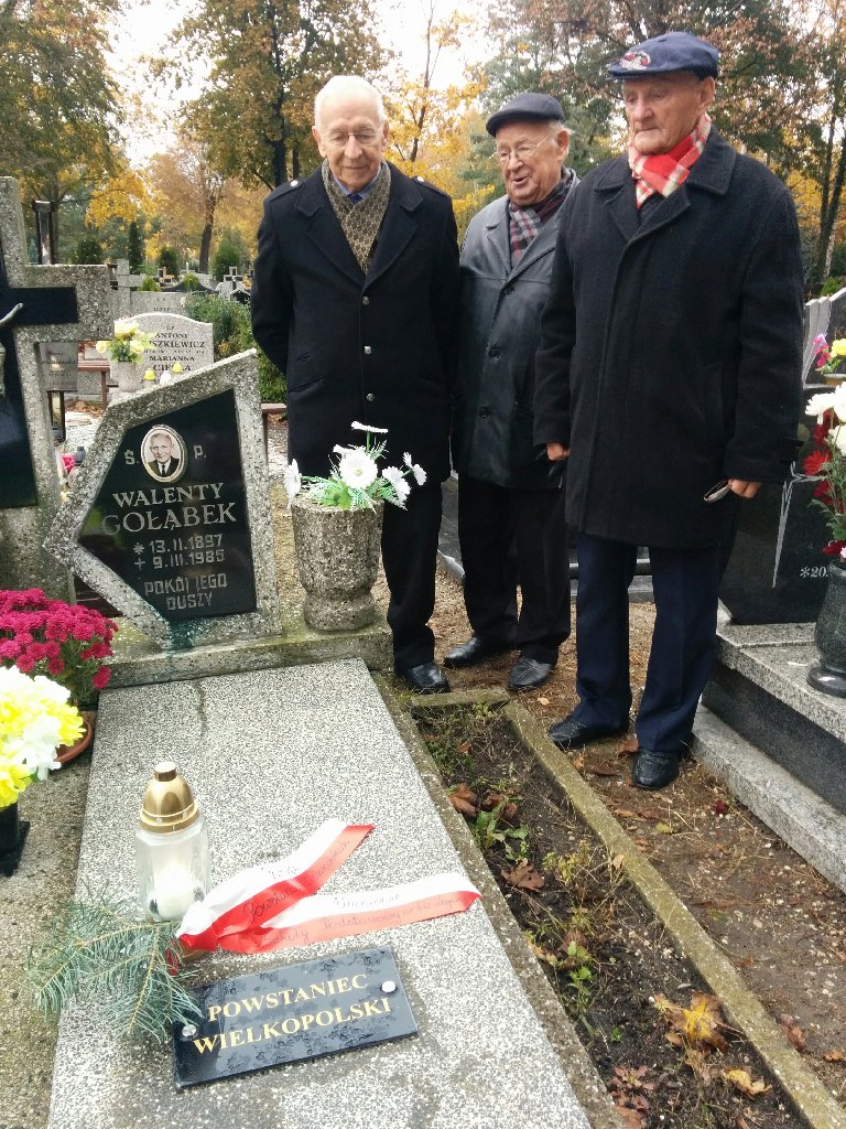 Zapalili znicze na grobach powstańców wielkopolskich