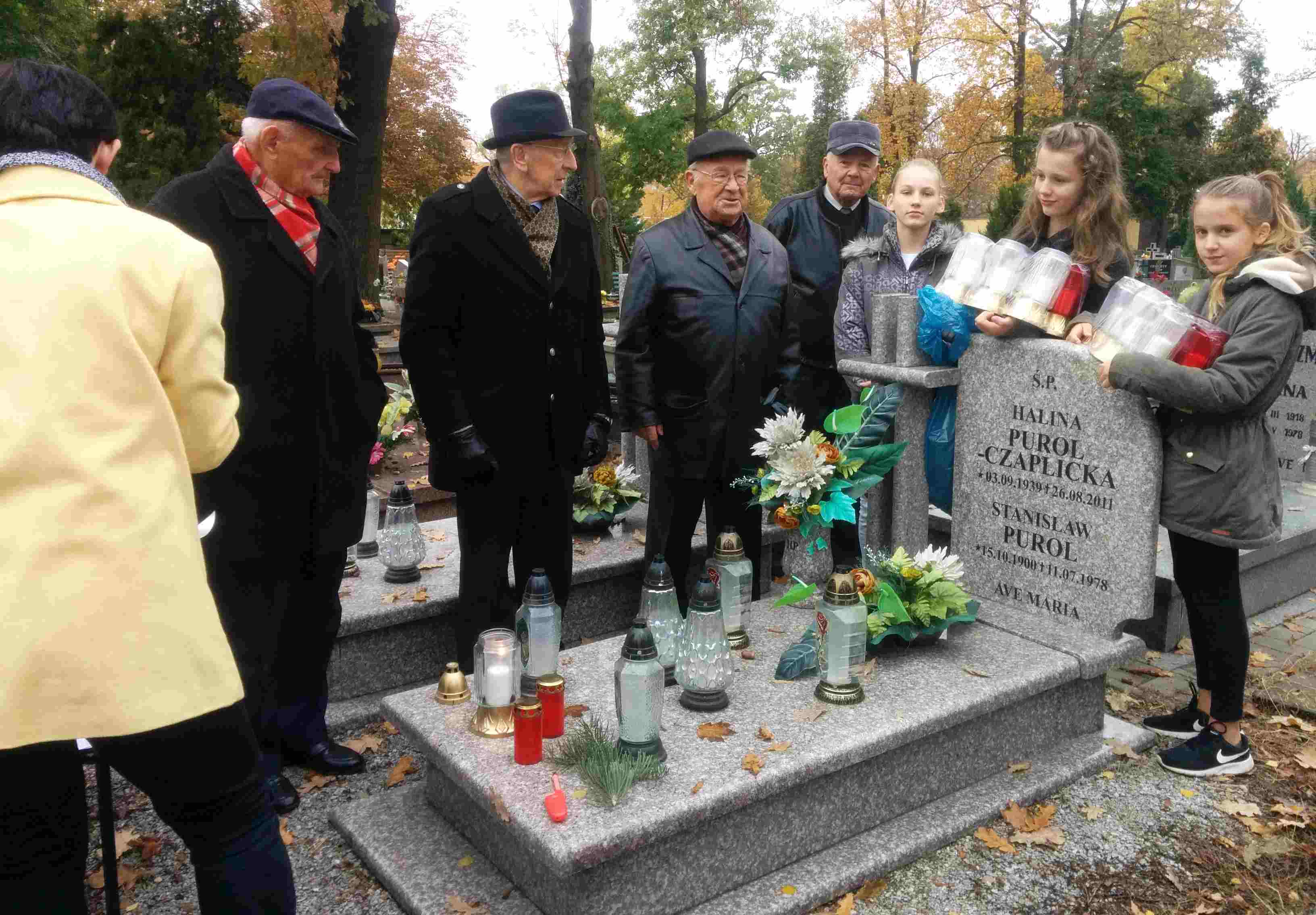 Zapalili znicze na grobach powstańców wielkopolskich