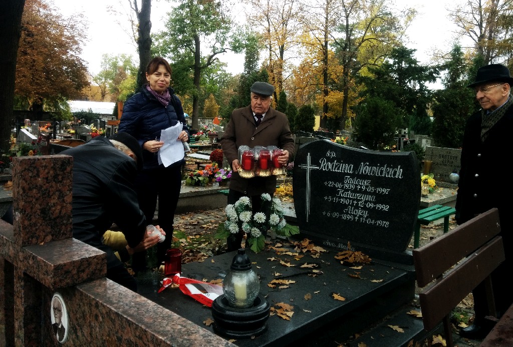 Zapalili znicze na grobach powstańców wielkopolskich