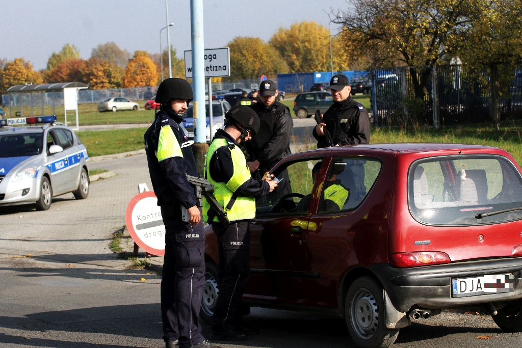 Policja trenowała, jak zatrzymać uciekającego autem przestępcę