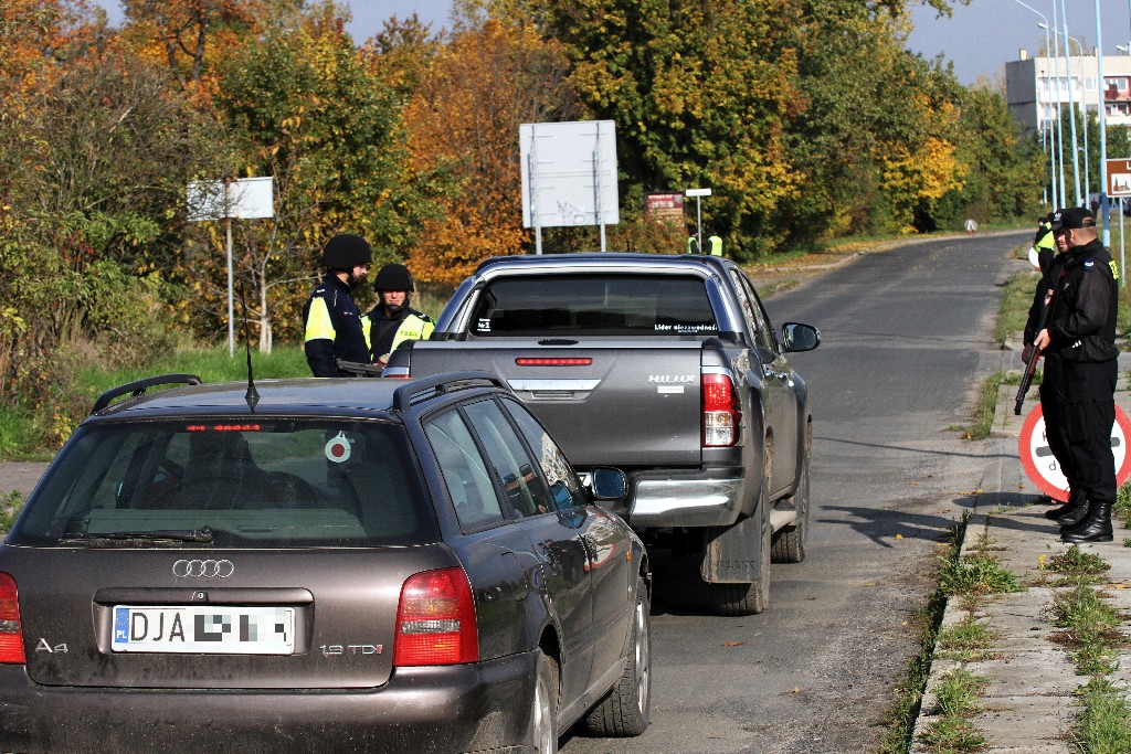 Policja trenowała, jak zatrzymać uciekającego autem przestępcę