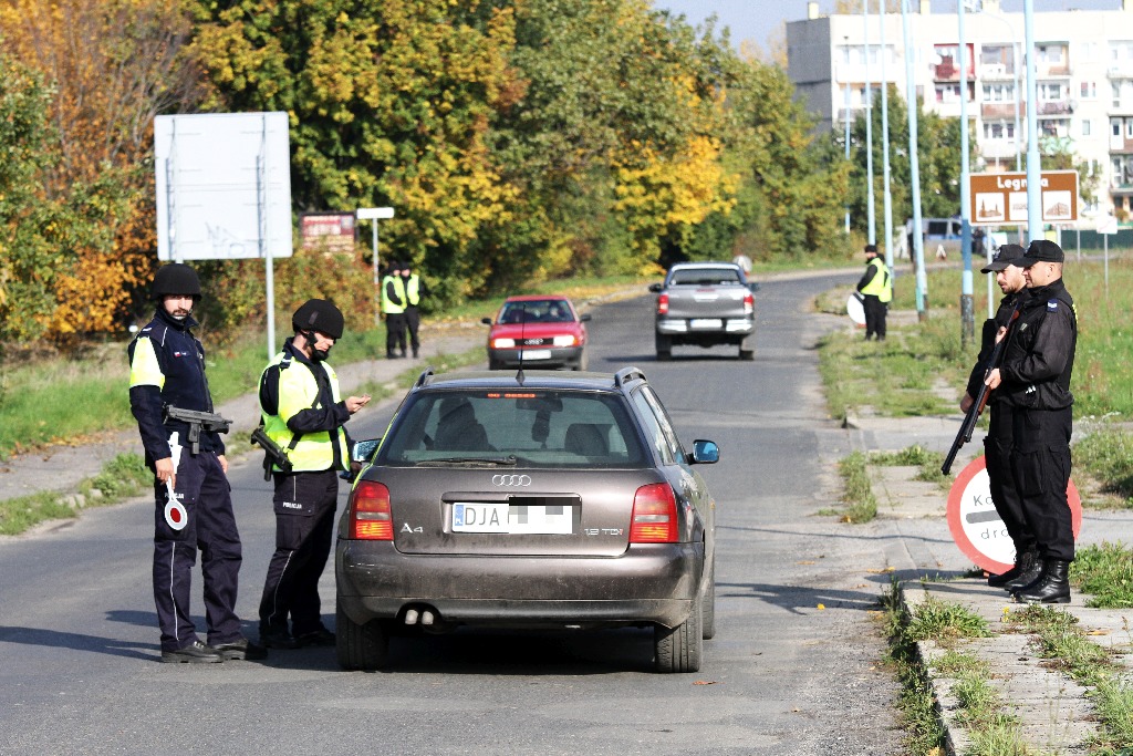 Policja trenowała, jak zatrzymać uciekającego autem przestępcę