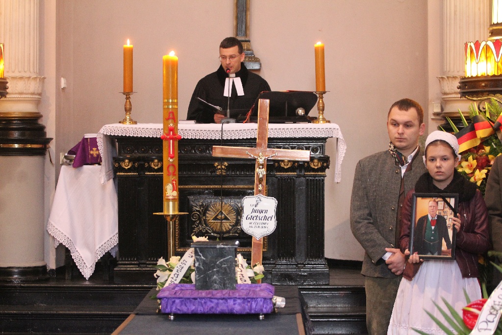 Jürgen Gretschel został pochowany na cmentarzu przy Wrocławskiej