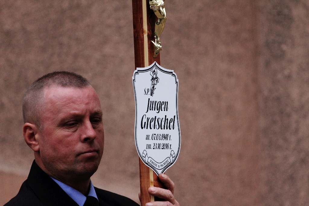 Jürgen Gretschel został pochowany na cmentarzu przy Wrocławskiej