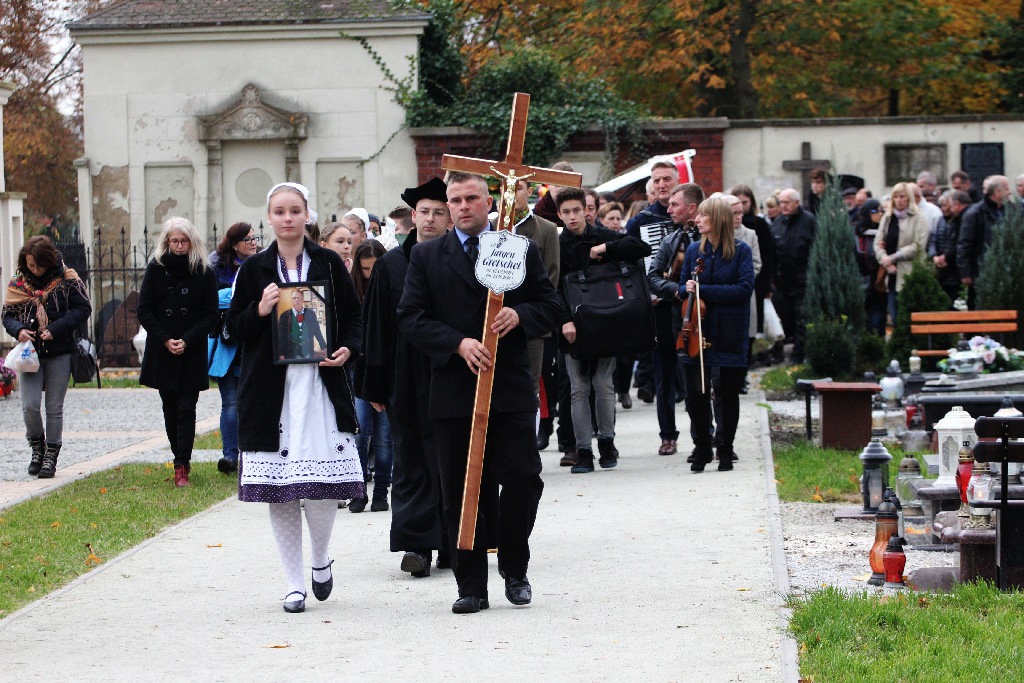 Jürgen Gretschel został pochowany na cmentarzu przy Wrocławskiej