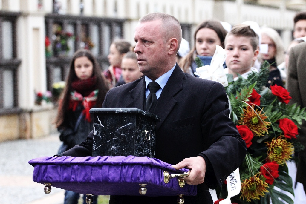 Jürgen Gretschel został pochowany na cmentarzu przy Wrocławskiej