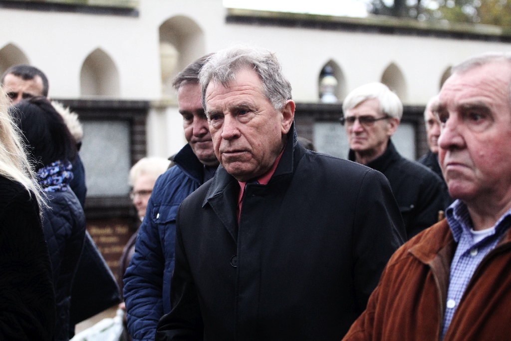 Jürgen Gretschel został pochowany na cmentarzu przy Wrocławskiej