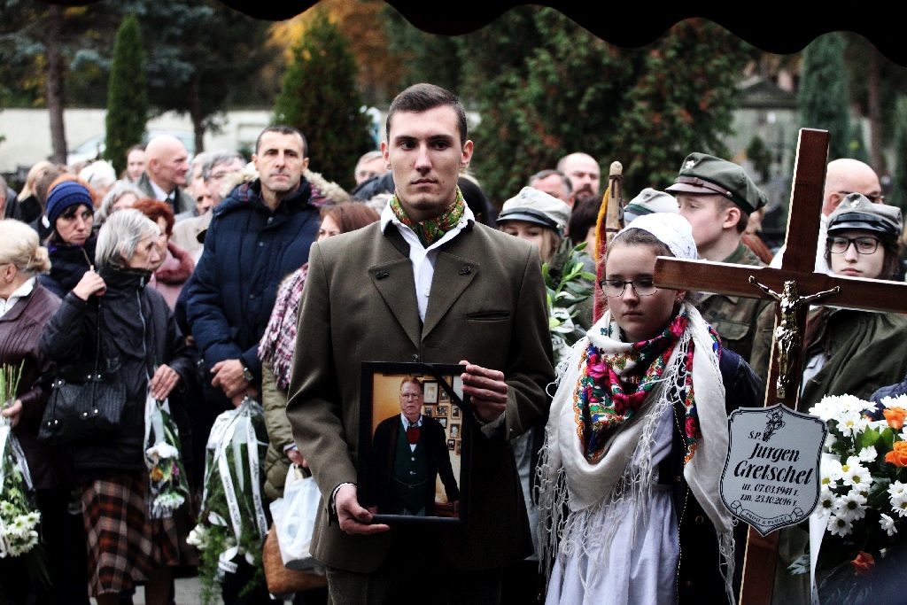 Jürgen Gretschel został pochowany na cmentarzu przy Wrocławskiej