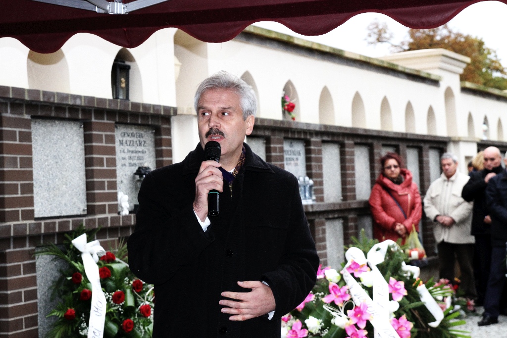 Jürgen Gretschel został pochowany na cmentarzu przy Wrocławskiej