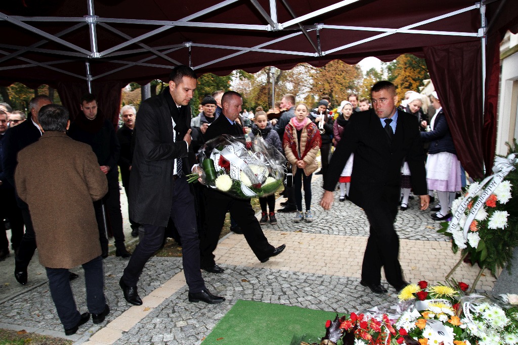 Jürgen Gretschel został pochowany na cmentarzu przy Wrocławskiej