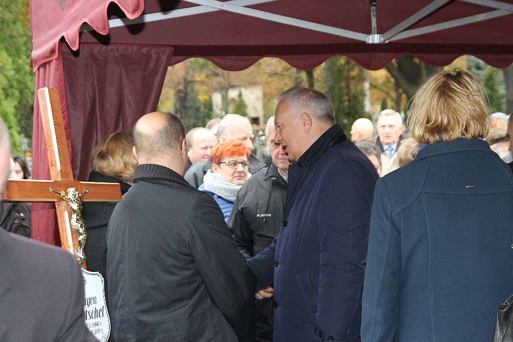 Jürgen Gretschel został pochowany na cmentarzu przy Wrocławskiej