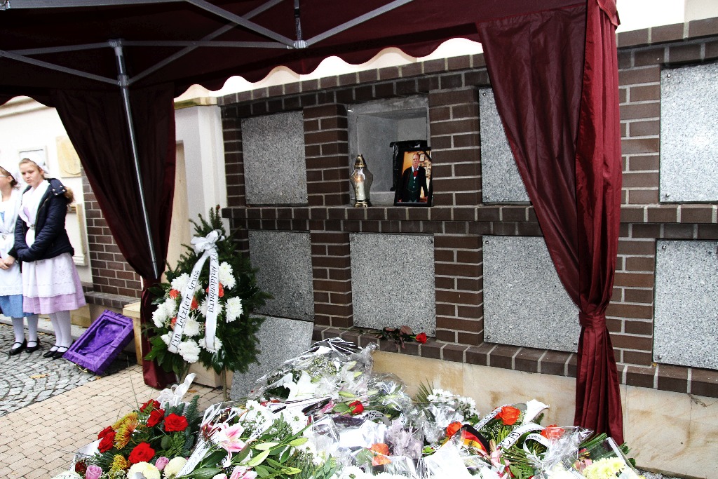 Jürgen Gretschel został pochowany na cmentarzu przy Wrocławskiej