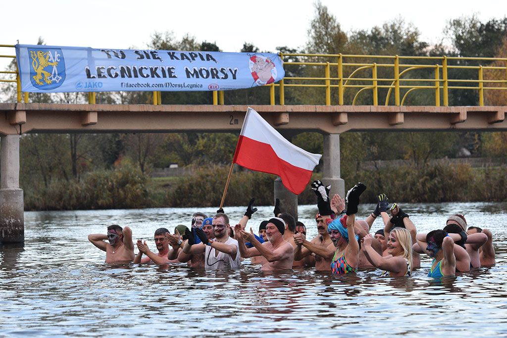 Legnickie Morsy rozpoczęły sezon na kąpielisku Kormoran