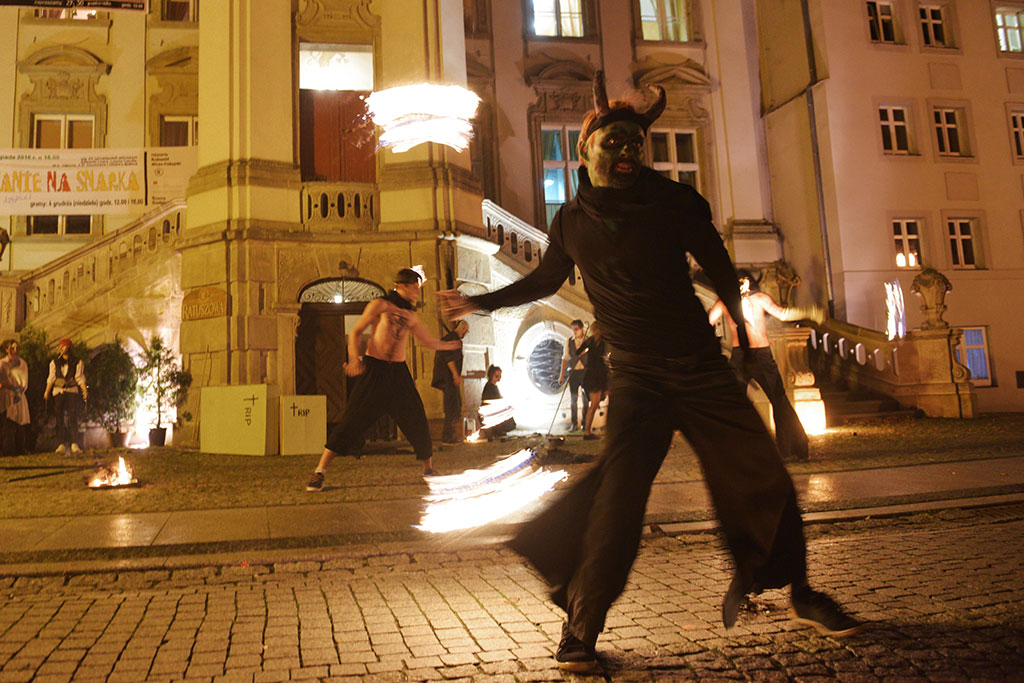 Upiorny Zombie Walk przeszedł w sobotę ulicami Legnicy