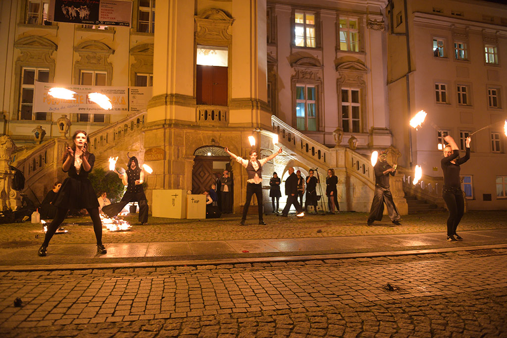 Upiorny Zombie Walk przeszedł w sobotę ulicami Legnicy