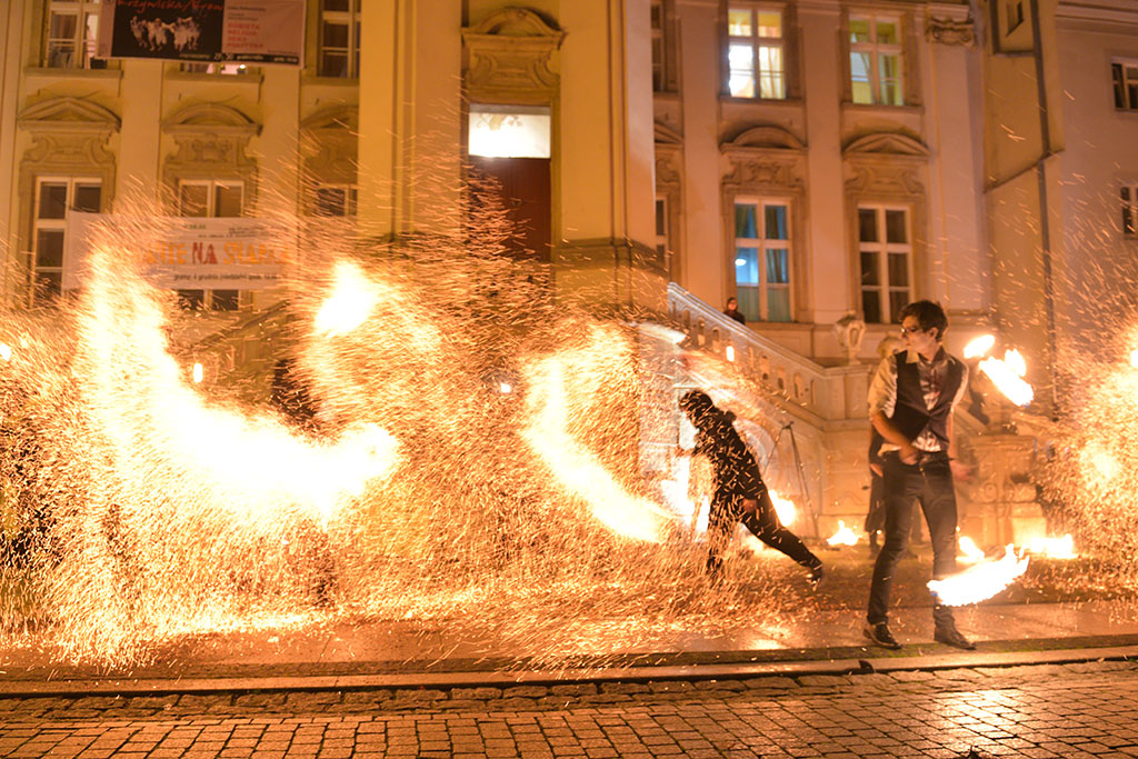 Upiorny Zombie Walk przeszedł w sobotę ulicami Legnicy