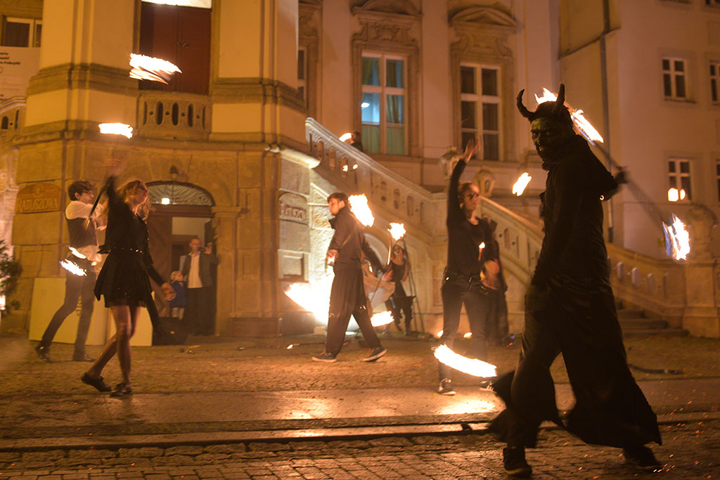 Upiorny Zombie Walk przeszedł w sobotę ulicami Legnicy