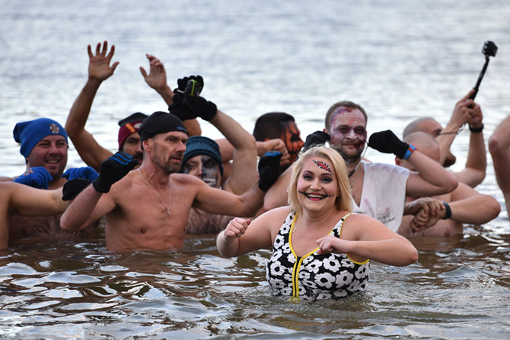 Legnickie Morsy rozpoczęły sezon na kąpielisku Kormoran