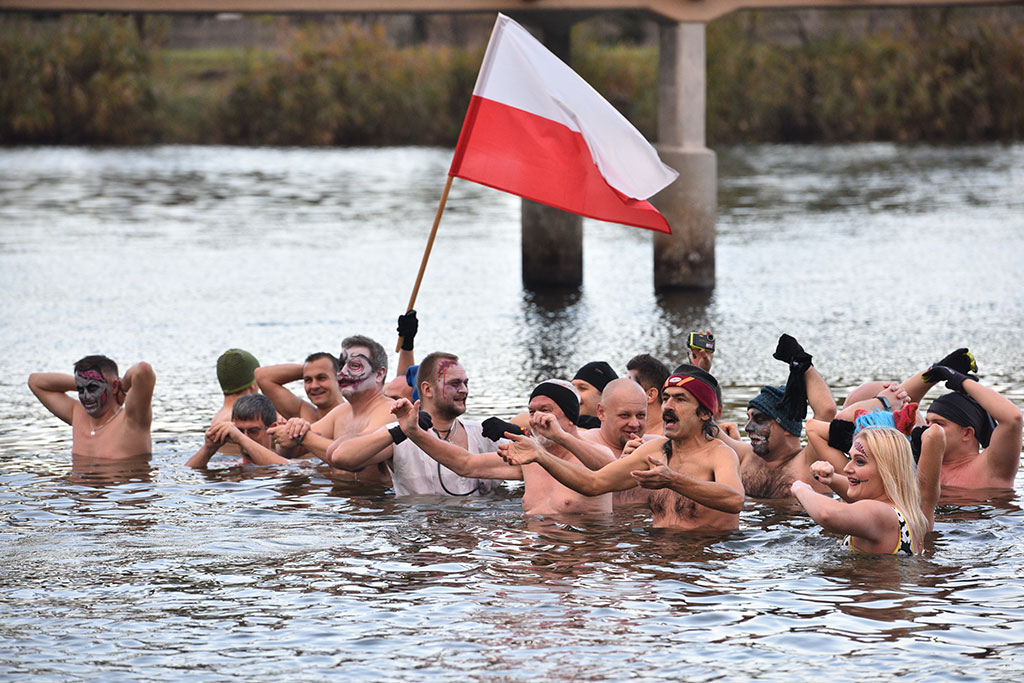 Legnickie Morsy rozpoczęły sezon na kąpielisku Kormoran