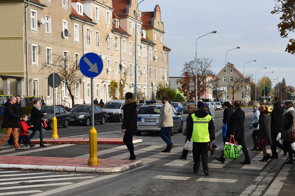 Dziś 1 listopada. Wszyscy odwiedzamy groby najbliższych
