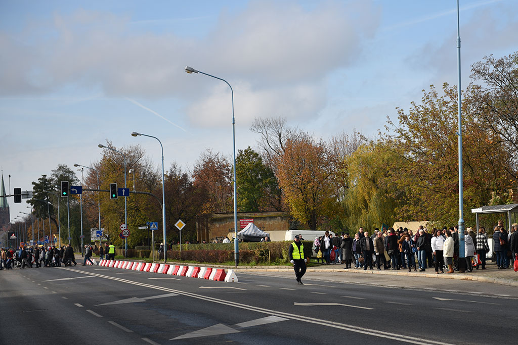 Dziś 1 listopada. Wszyscy odwiedzamy groby najbliższych