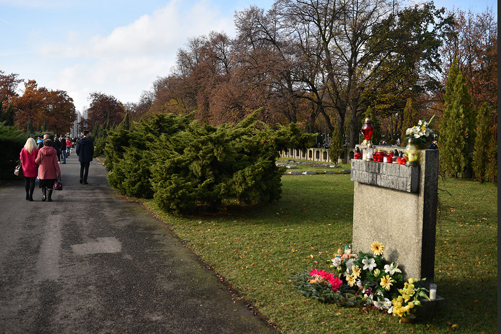 Dziś 1 listopada. Wszyscy odwiedzamy groby najbliższych