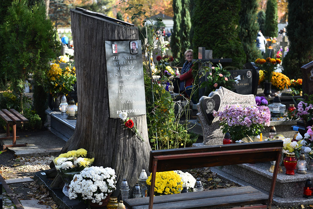 Dziś 1 listopada. Wszyscy odwiedzamy groby najbliższych