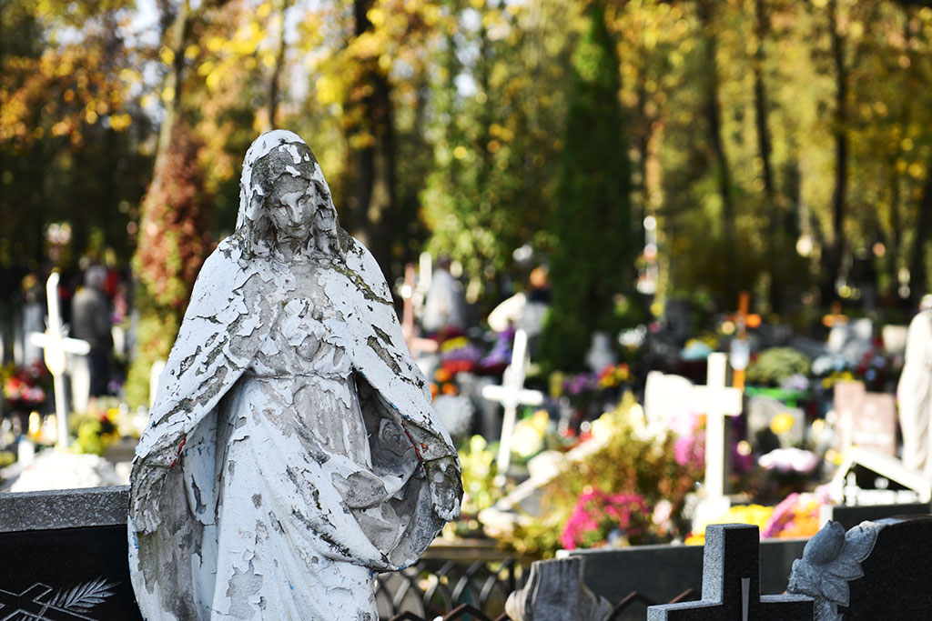 Dziś 1 listopada. Wszyscy odwiedzamy groby najbliższych