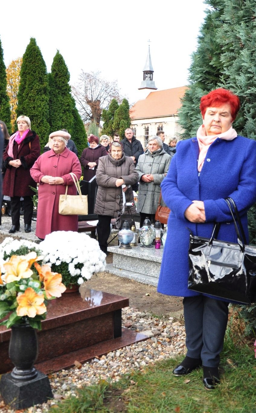 Dzień Wszystkich Świętych na prochowickim cmentarzu