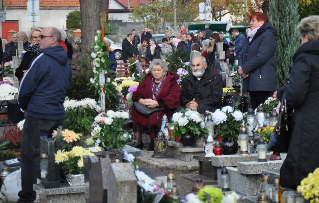 Dzień Wszystkich Świętych na prochowickim cmentarzu