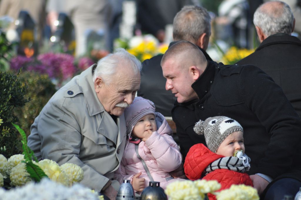 Dzień Wszystkich Świętych na prochowickim cmentarzu