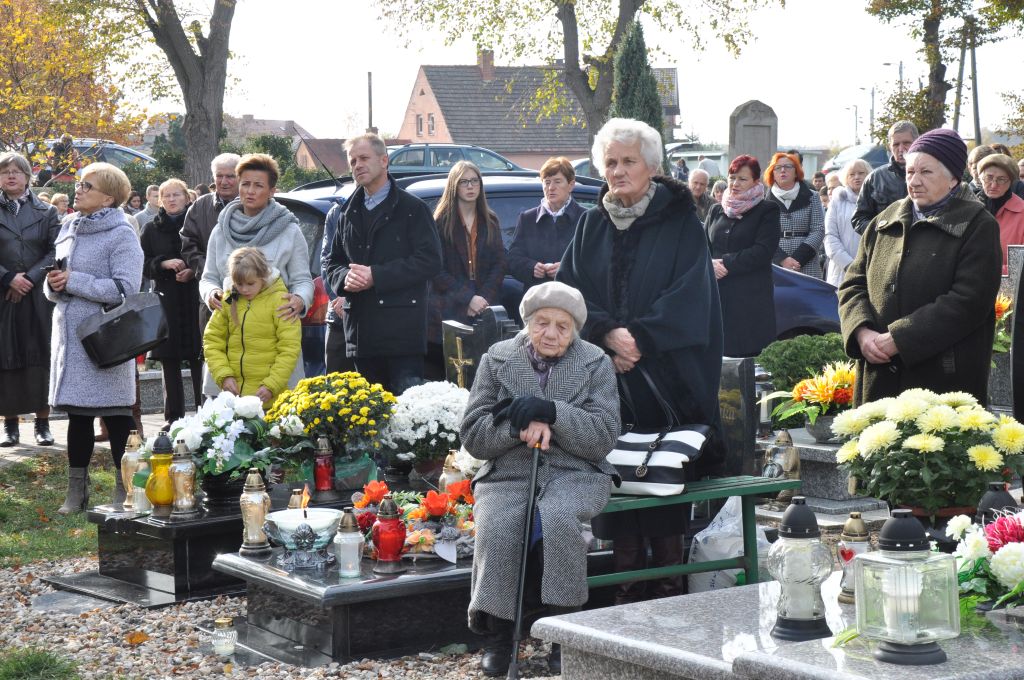 Dzień Wszystkich Świętych na prochowickim cmentarzu