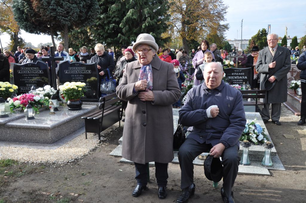Dzień Wszystkich Świętych na prochowickim cmentarzu