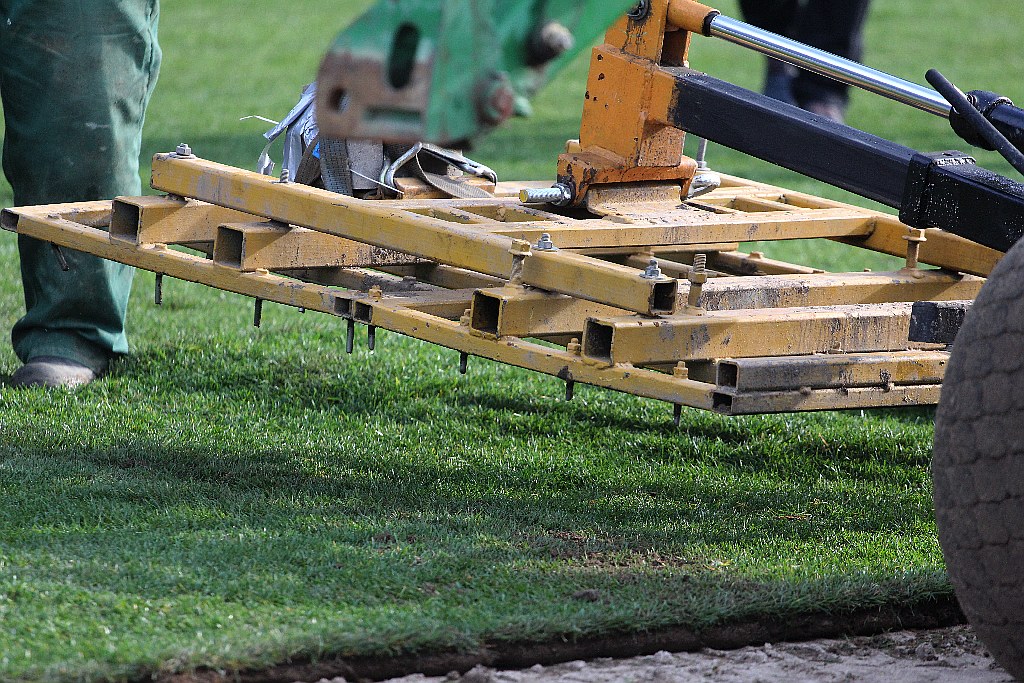 Stadion Miejski im. Orła Białego zazielenia się. Kładą murawę