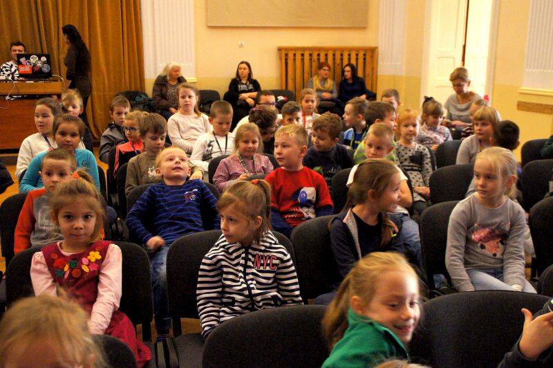 Poranek z teatrem w Młodzieżowym Centrum Kultury  w Legnicy