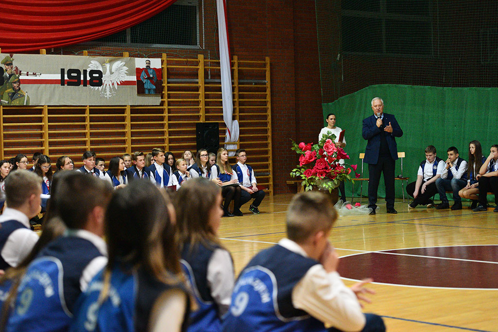 Złożyli ślubowanie i założyli kamizelki z numerem 9