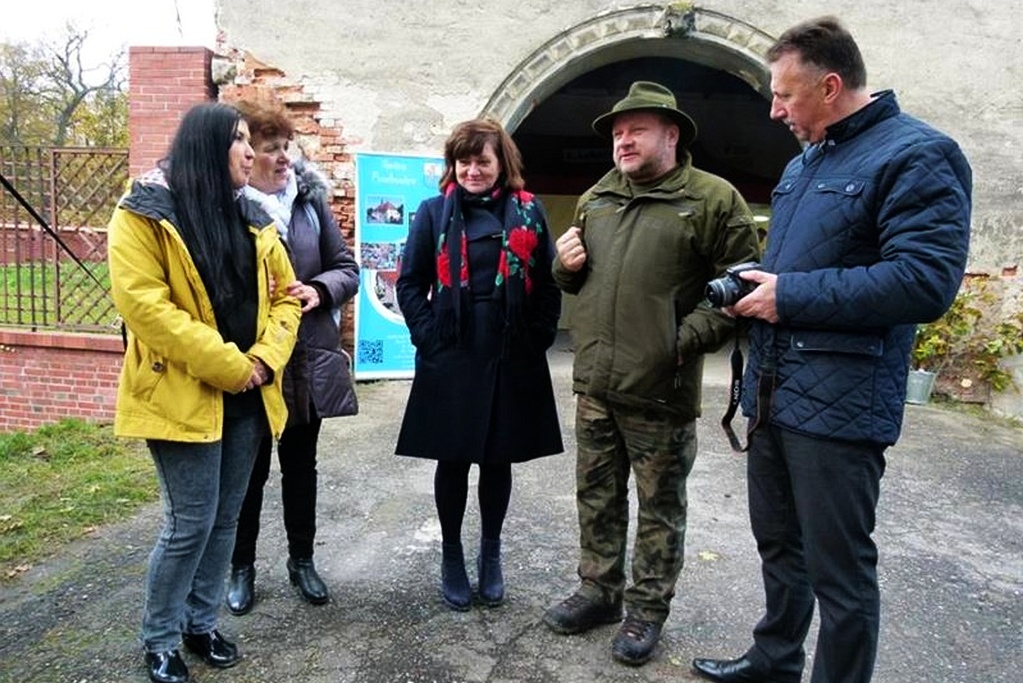 W Prochowicach został otwarty zrewitalizowany park przyzamkowy