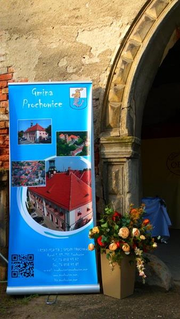 W Prochowicach został otwarty zrewitalizowany park przyzamkowy
