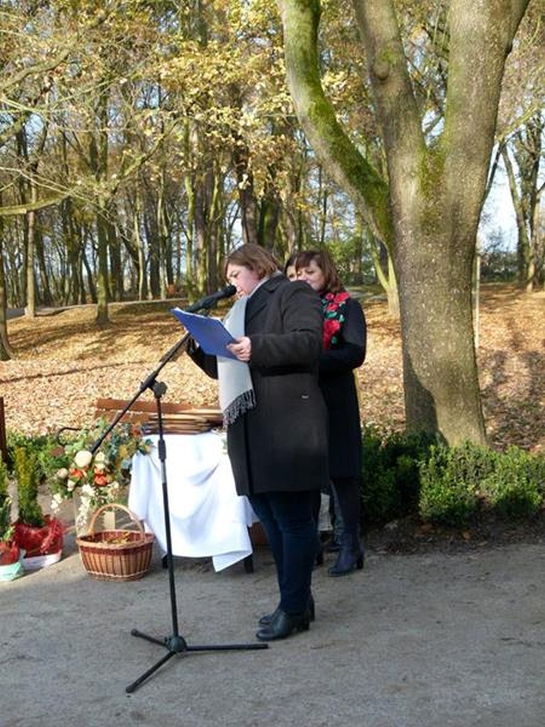 W Prochowicach został otwarty zrewitalizowany park przyzamkowy