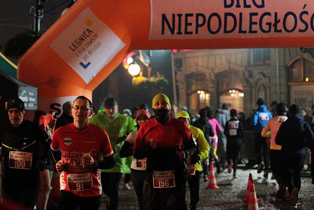 Blisko czterysta osób pobiegło w Biegu Niepodległości