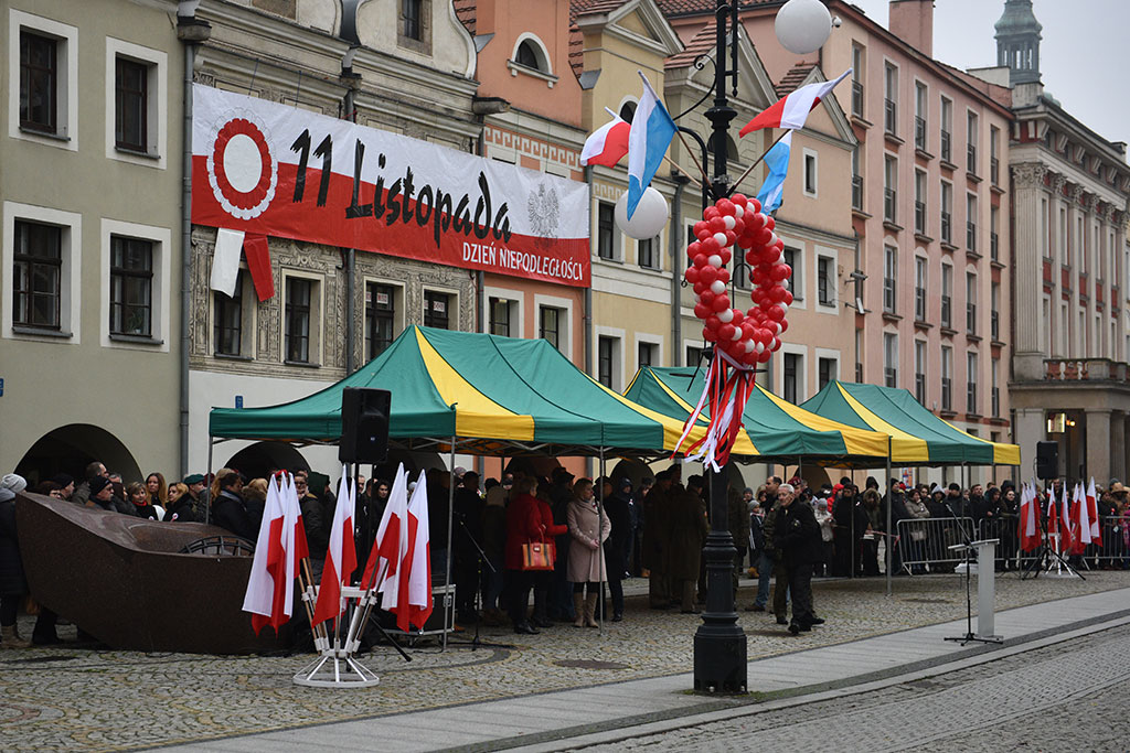 Klasy mundurowe złożyły uroczyste ślubowanie w legnickim rynku