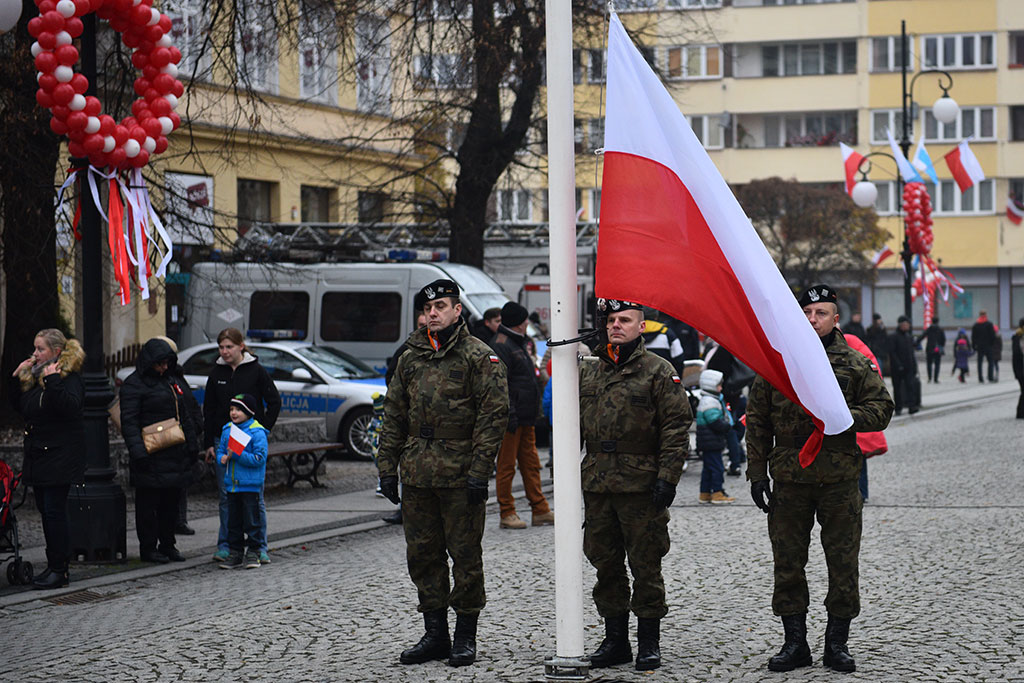 Klasy mundurowe złożyły uroczyste ślubowanie w legnickim rynku