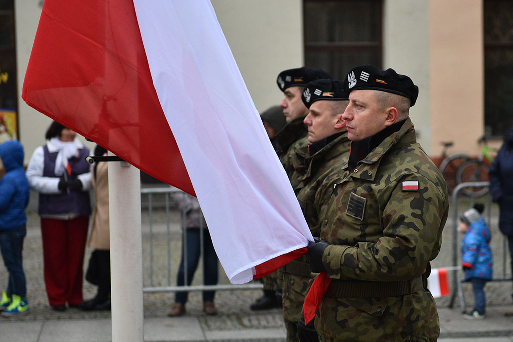 Klasy mundurowe złożyły uroczyste ślubowanie w legnickim rynku