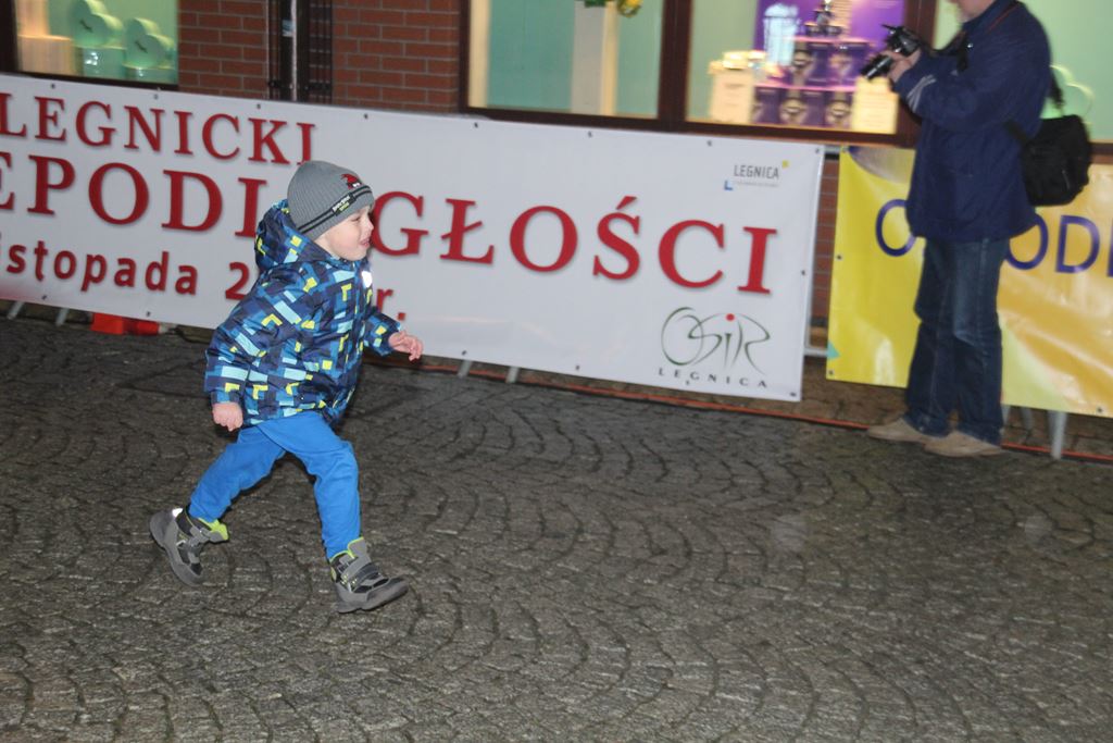 Blisko czterysta osób pobiegło w Biegu Niepodległości cz2