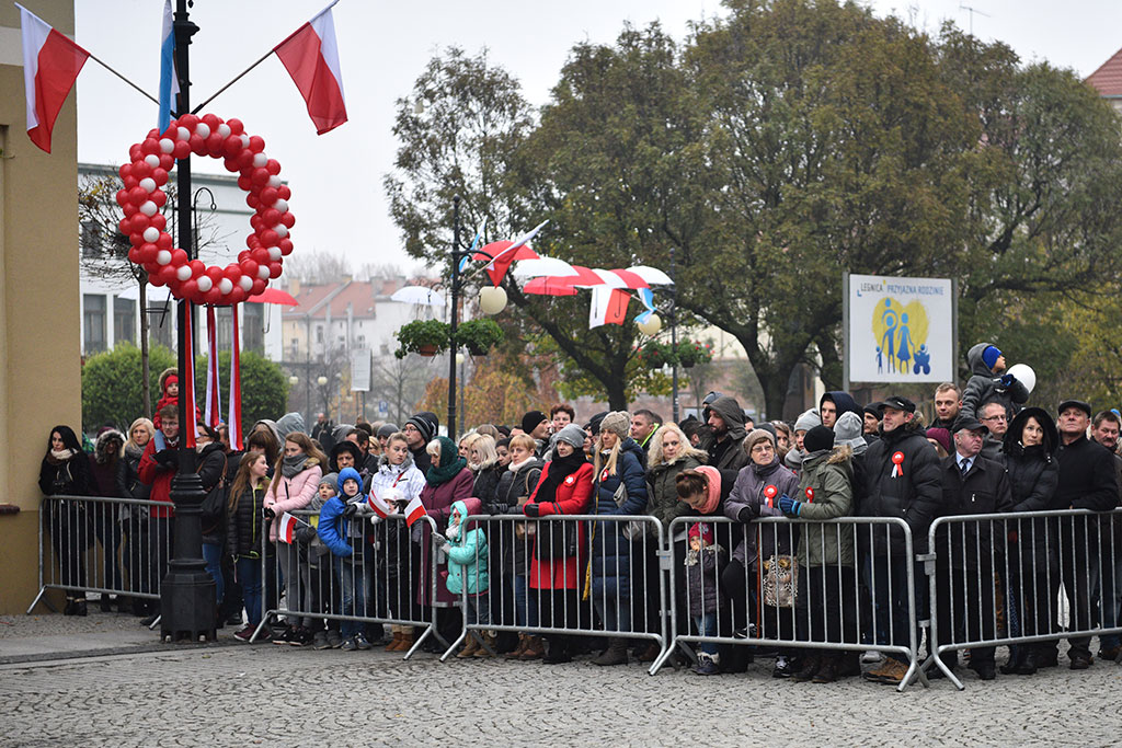 Klasy mundurowe złożyły uroczyste ślubowanie w legnickim rynku
